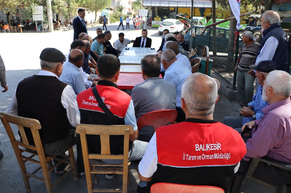 Kaymakamımız, Mahmudiye İlk-Orta Okulunu Ziyaret Etti, Vatandaşlarımızla Bir Araya Gelerek Halk Toplantısı Gerçekleştirdi.